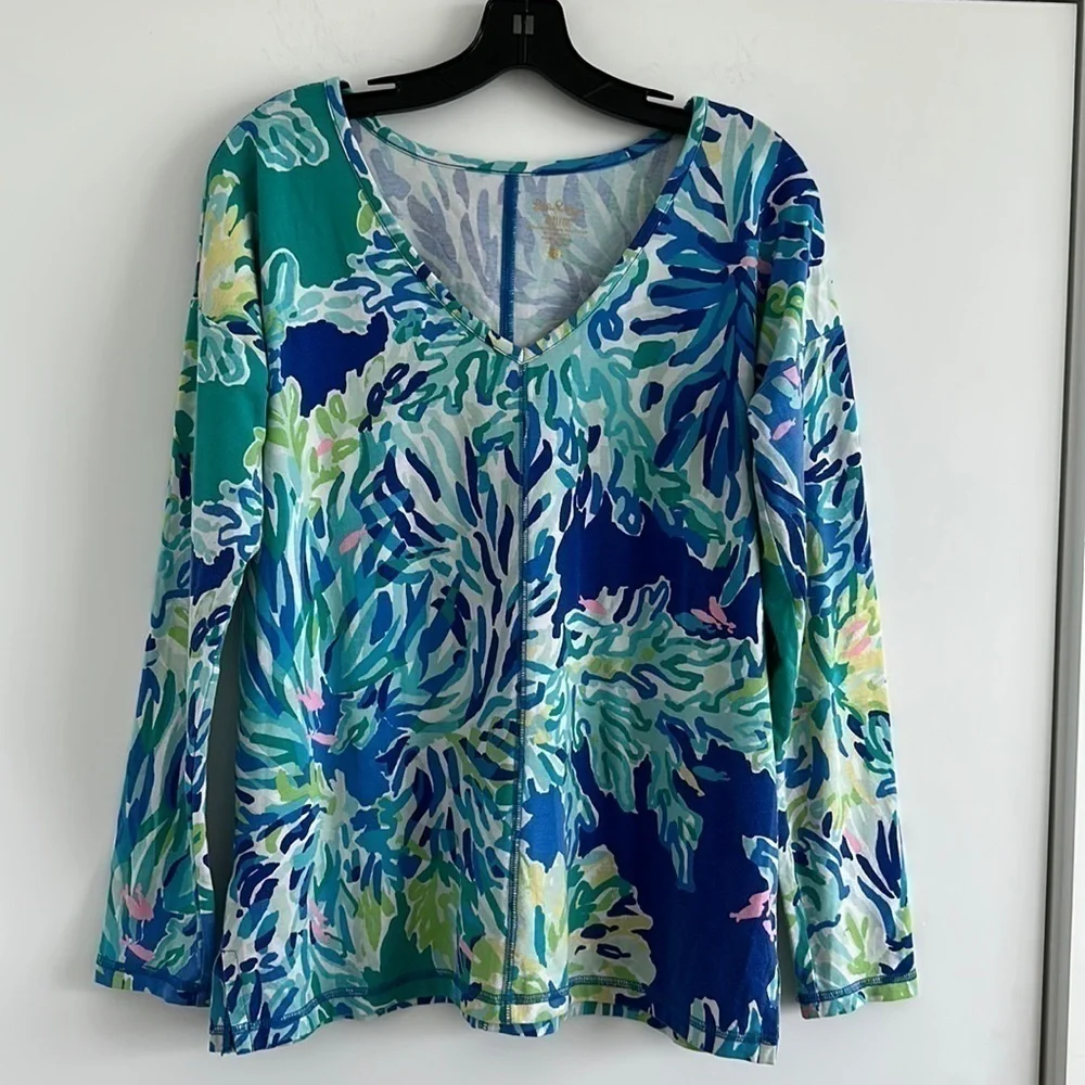 LILLY PULITZER Luxletic Wade and Sea SPF 50 Treena
Long Sleeve V-neck - Picture 2 of 9